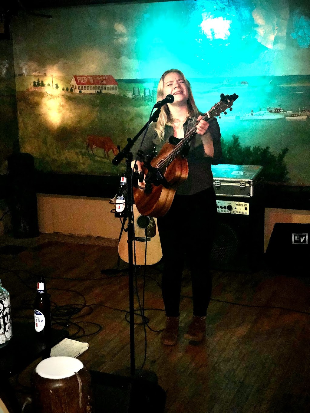 Club Soda | restaurant | 35 Connecticut Ave, New Shoreham, RI 02807, USA | 4014665397 OR +1 401-466-5397