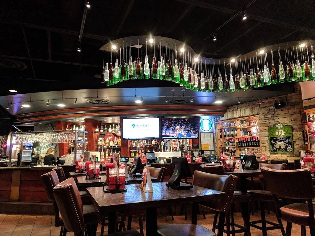 Red Robin Gourmet Burgers and Brews | restaurant | 6699 Edwardsville Crossing Dr, Edwardsville, IL 62025, USA | 6186559513 OR +1 618-655-9513