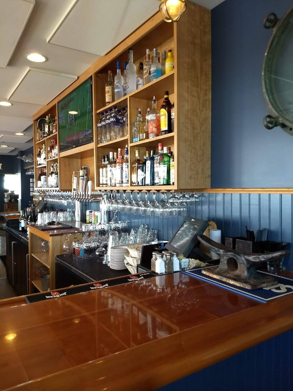 Dolphin Marina & Restaurant | restaurant | 515 Basin Point Rd, Harpswell, ME 04079, USA | 2078336000 OR +1 207-833-6000