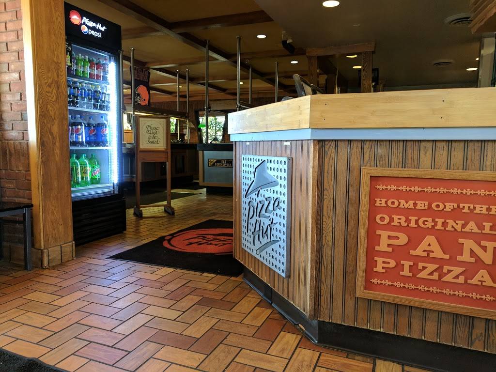 Pizza Hut | restaurant | 34165 Aurora Rd, Solon, OH 44139, USA | 4403493313 OR +1 440-349-3313