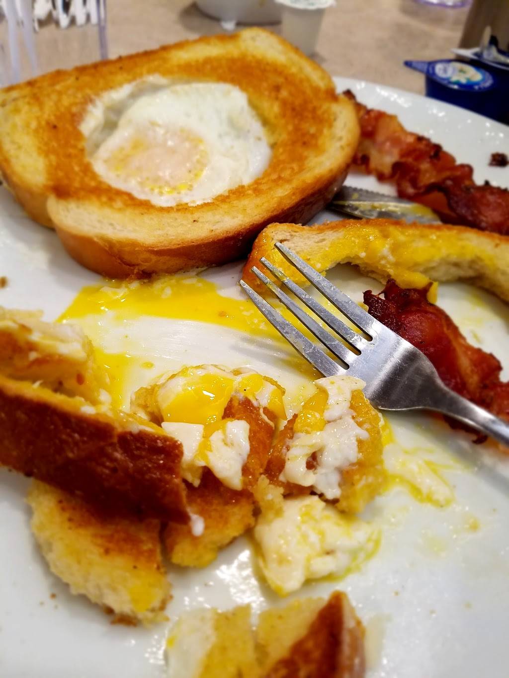 Perkins Restaurant & Bakery | restaurant | 5550 Patriot Blvd, Austintown, OH 44515, USA | 3305442282 OR +1 330-544-2282