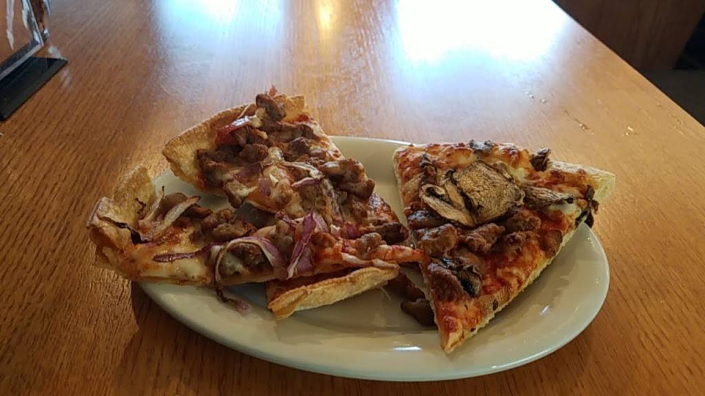 Pizza Hut | restaurant | 1708 Summit Ave, Waukesha, WI 53188, USA | 2625496443 OR +1 262-549-6443