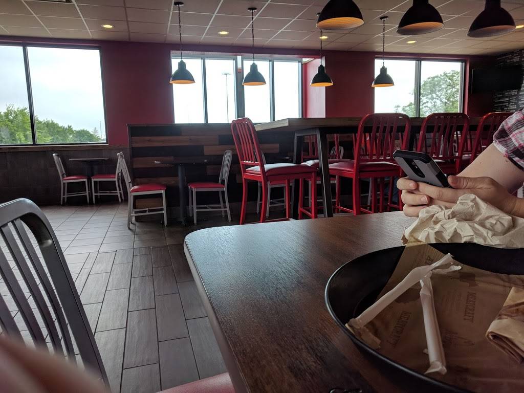 Arbys | restaurant | 5 W Small St, Harrisburg, IL 62946, USA | 6182526658 OR +1 618-252-6658