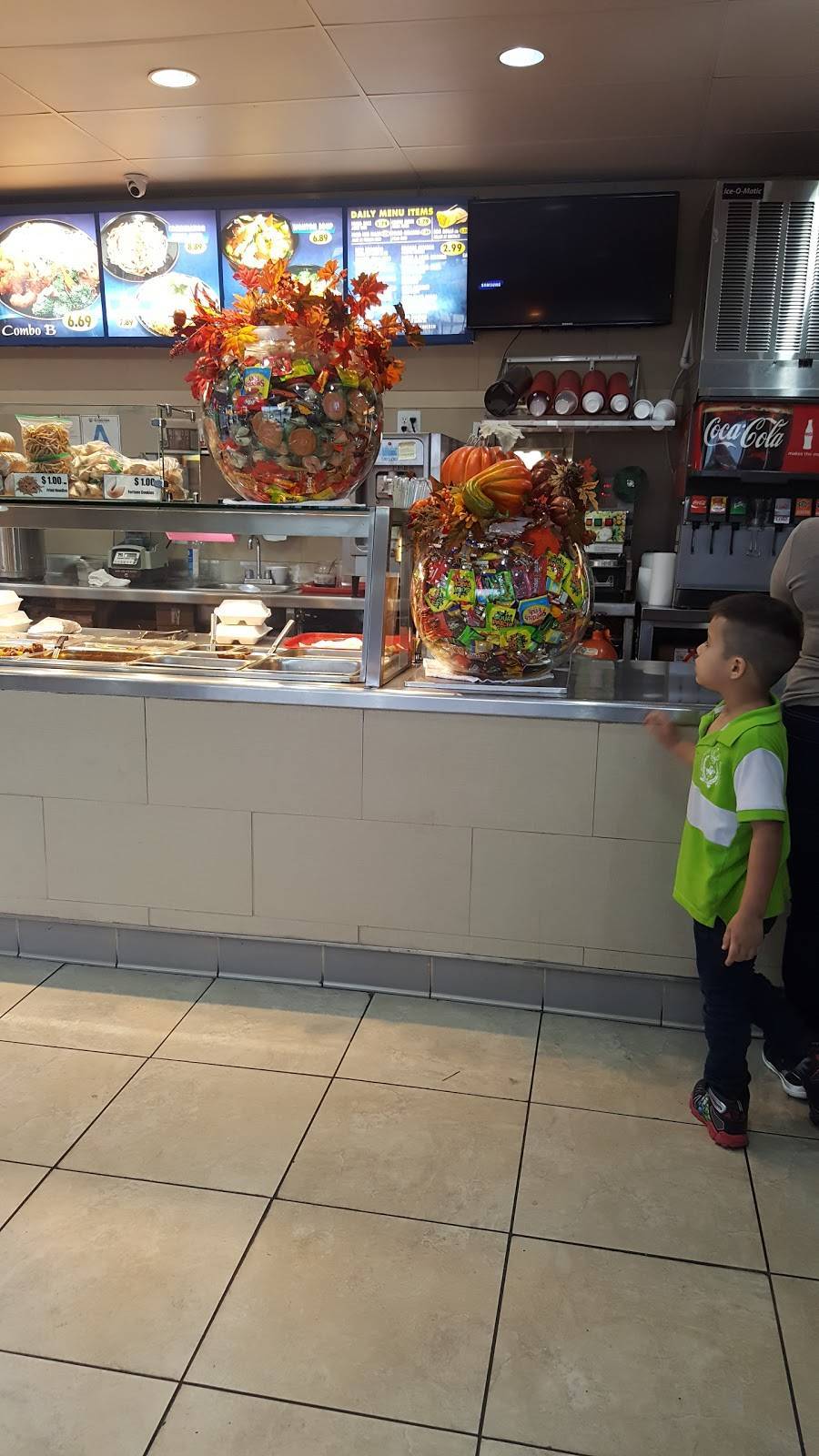 Luckys | restaurant | 5333 S Main St #103, Los Angeles, CA 90037, USA | 3232314636 OR +1 323-231-4636