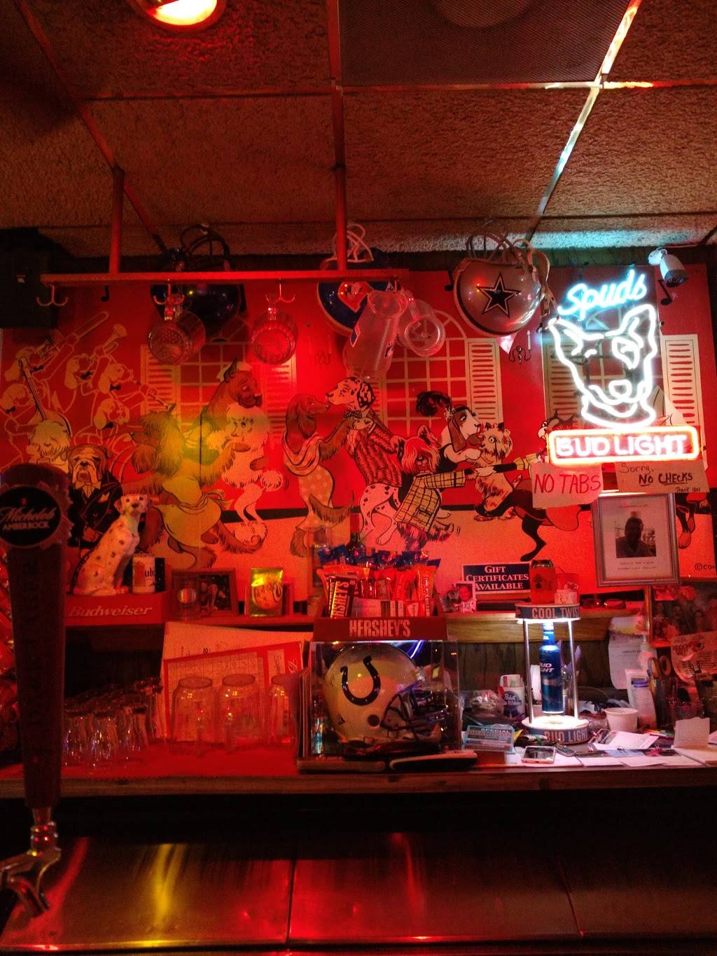 Dog House Lounge | restaurant | 1646 Asbury Rd #1, Dubuque, IA 52001, USA | 5635567611 OR +1 563-556-7611