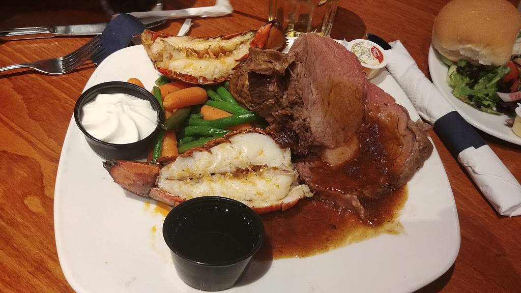 Shorelines Casino Thousand Islands | restaurant | 380 ON-2, Gananoque, ON K7G 2V4, Canada | 6133826800 OR +1 613-382-6800