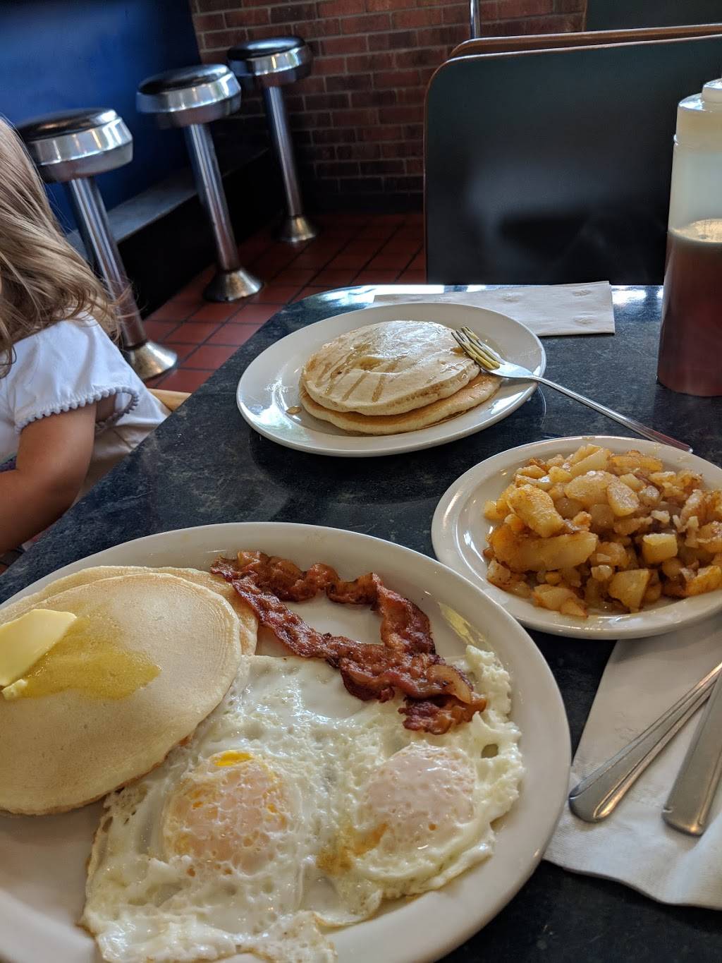 Tonys Ranch House | restaurant | 2285 Main St, Buffalo, NY 14214, USA | 7168354358 OR +1 716-835-4358