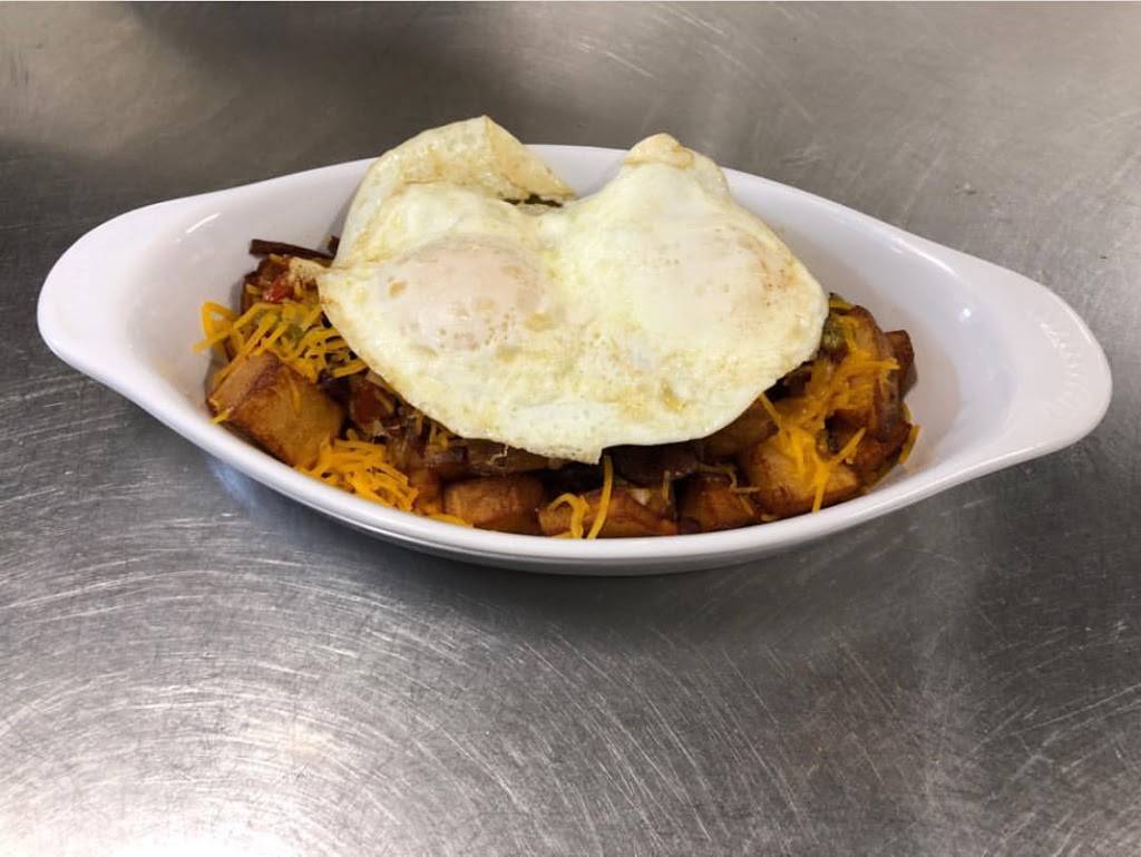 Hanks Family Diner | restaurant | 17 N Park St, Hohenwald, TN 38462, USA | 9312953463 OR +1 931-295-3463