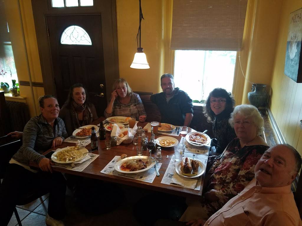 Five Points Bar & Grill | restaurant | 254 Main St N, Trumbauersville, PA 18970, USA | 2155382121 OR +1 215-538-2121