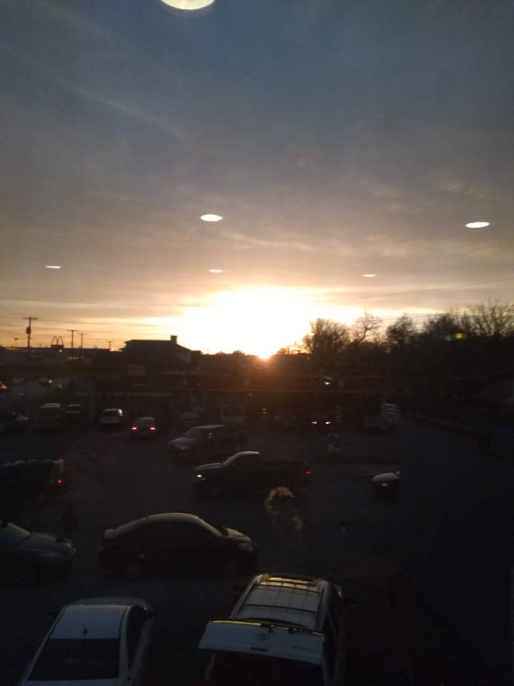 Double Deuce Sports Bar & Grill | restaurant | 2529 W Broadway, Louisville, KY 40211, USA | 5023985308 OR +1 502-398-5308