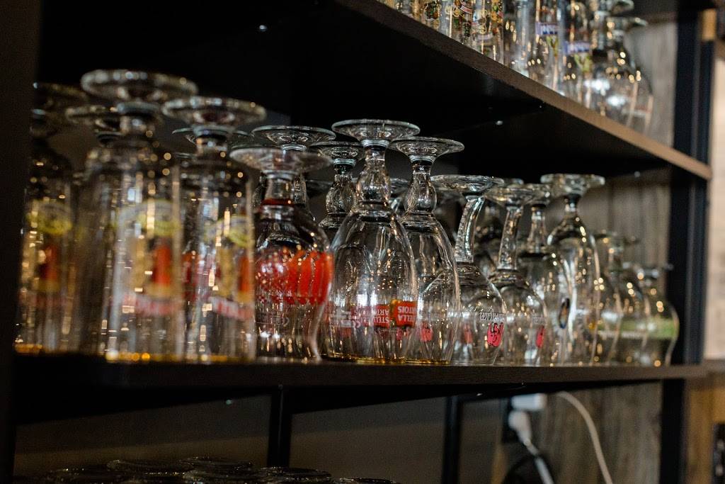 Outpost 611 Eatery & Taphouse | restaurant | 2454 McMullen Booth Rd STE 103, Clearwater, FL 33759, USA | 7272233224 OR +1 727-223-3224