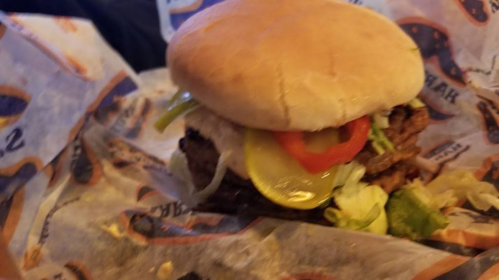 Harveys | restaurant | 12575 Rue Sherbrooke E, Pointe-aux-Trembles, QC H1B 1C8, Canada | 5143855555 OR +1 514-385-5555