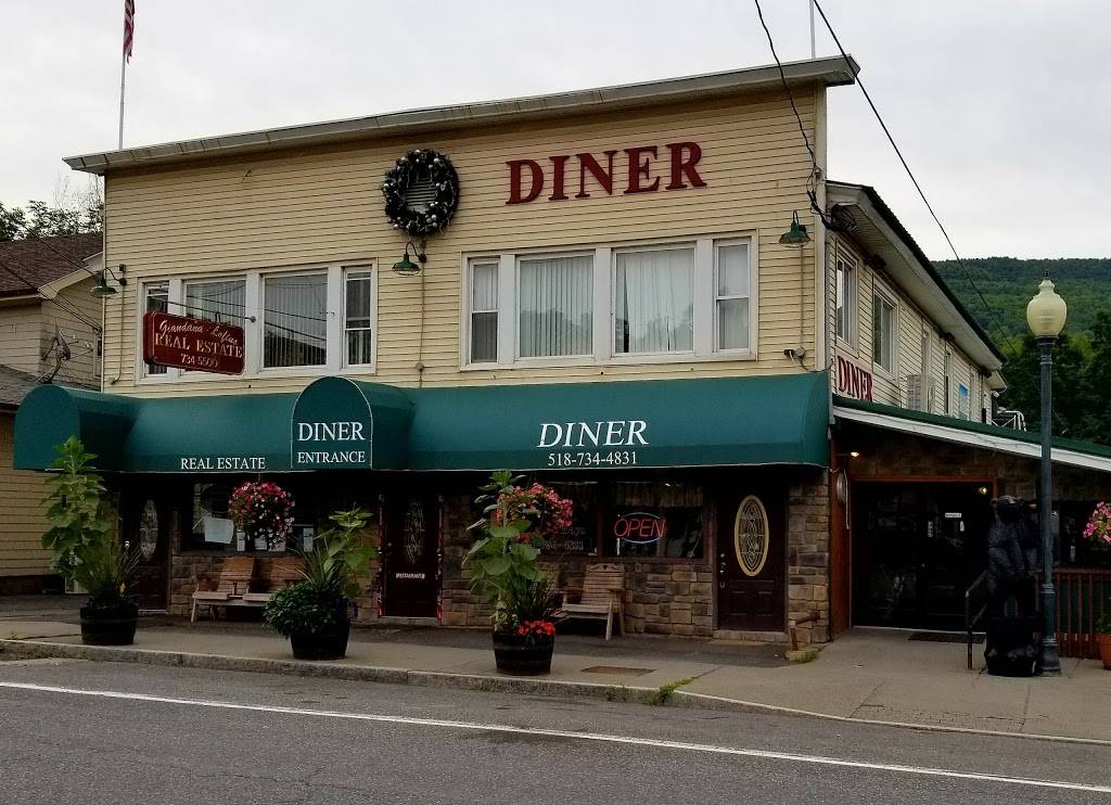 Mikes Place | restaurant | 4677 Hylan Blvd, Staten Island, NY 10312, USA | 7189849479 OR +1 718-984-9479