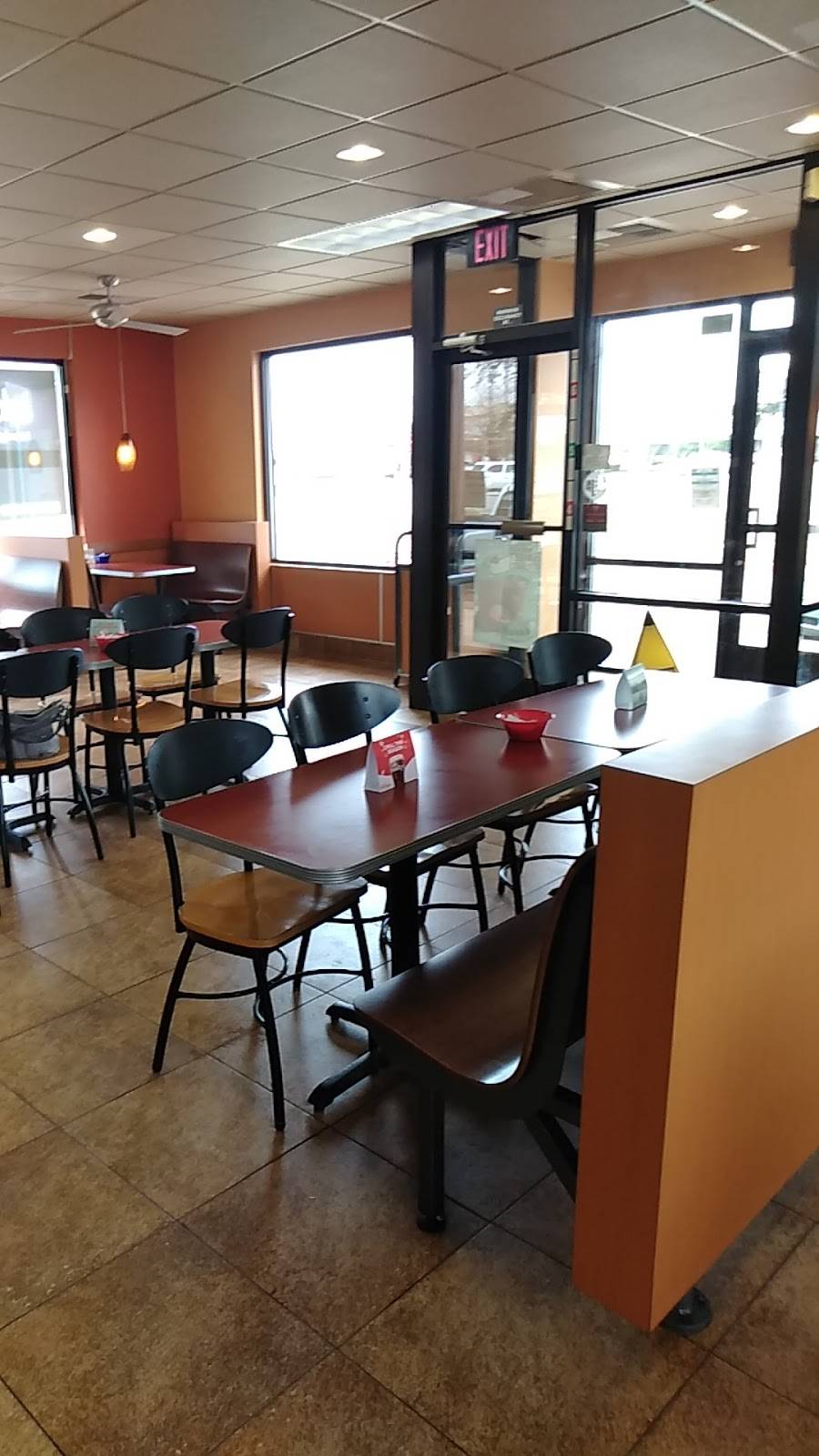 Jack in the Box | restaurant | 101 E Parkwood Dr, Friendswood, TX 77546, USA | 2819928035 OR +1 281-992-8035