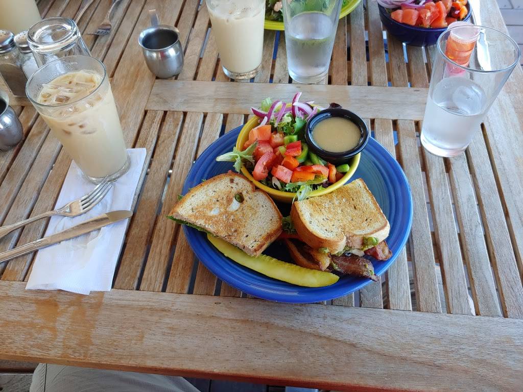 Spot on the Dock | restaurant | 1 King St, Burlington, VT 05401, USA | 8025400480 OR +1 802-540-0480