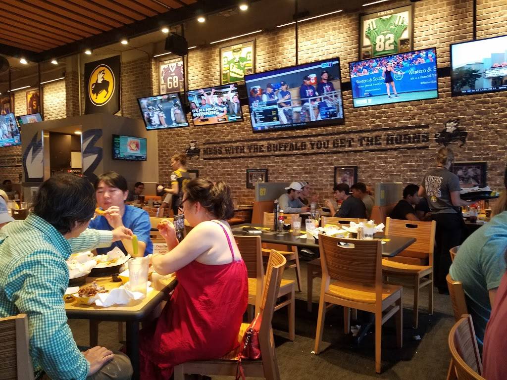 Buffalo Wild Wings | meal takeaway | 2685 Southdale Center, A, Edina, MN 55435, USA | 9529209066 OR +1 952-920-9066