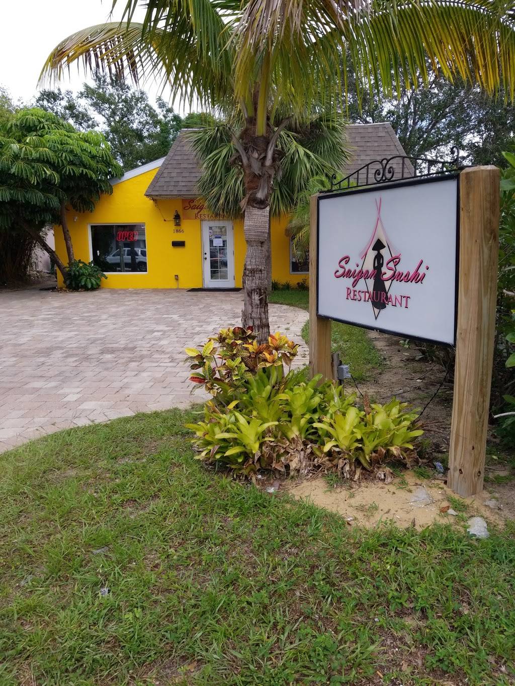 Saigon Sushi | restaurant | 1866 14th Ave, Vero Beach, FL 32960, USA | 7722995997 OR +1 772-299-5997