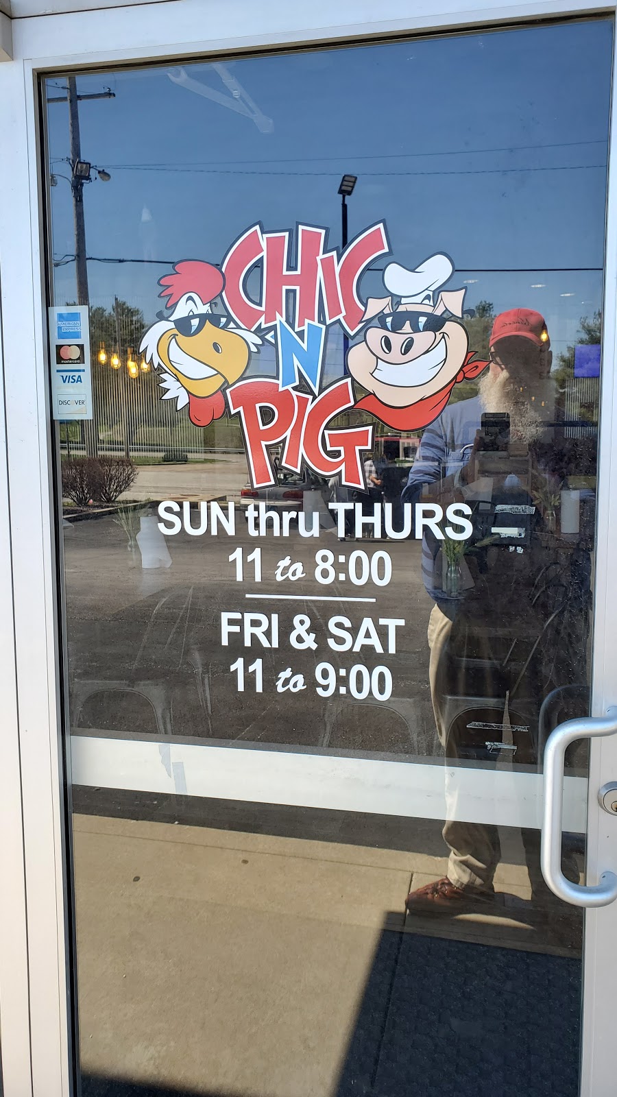 CHIC N PIG | restaurant | 3200 Godfrey Rd, Godfrey, IL 62035, USA | 6184338555 OR +1 618-433-8555