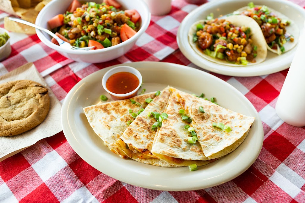California Tortilla | restaurant | 201 Monticello Ave Unit 4115, Williamsburg, VA 23185, USA | 7578085032 OR +1 757-808-5032