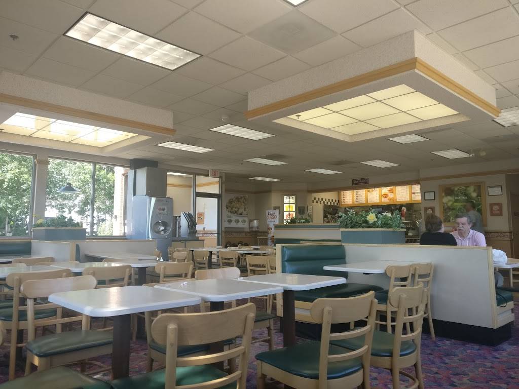 Wendys | restaurant | 14 Gusabel Ave, Nashua, NH 03063, USA | 6035778719 OR +1 603-577-8719