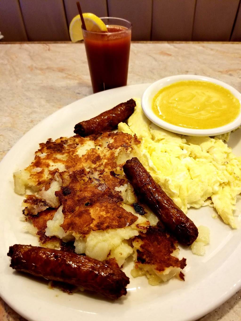 Farmingdale Diner | restaurant | 17 Hempstead Turnpike, Farmingdale, NY 11735, USA | 5167773377 OR +1 516-777-3377