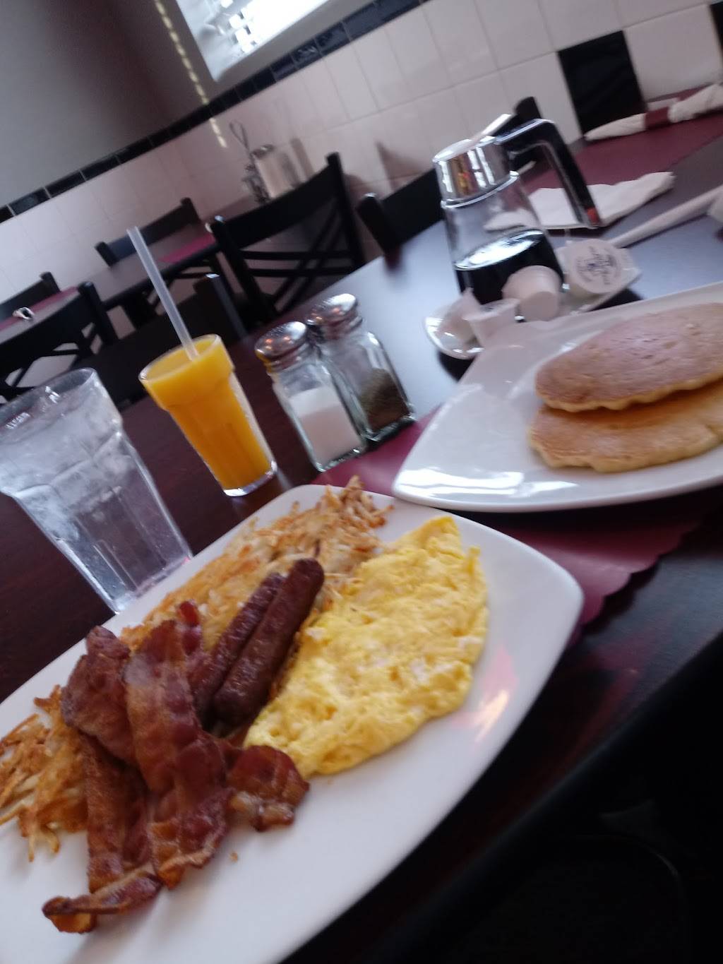 Silver Flash Restaurant | restaurant | 14547 Kedzie Ave, Posen, IL 60469, USA | 7085979292 OR +1 708-597-9292