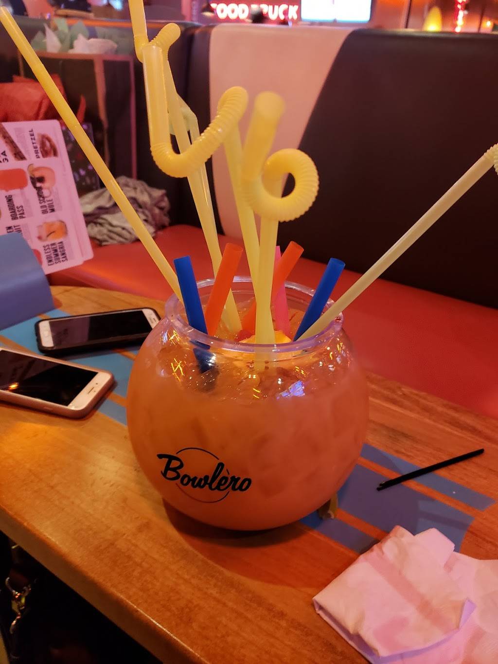 Bowlero North Scottsdale | night club | 7000 E Mayo Blvd #19, Phoenix, AZ 85054, USA | 4809093600 OR +1 480-909-3600