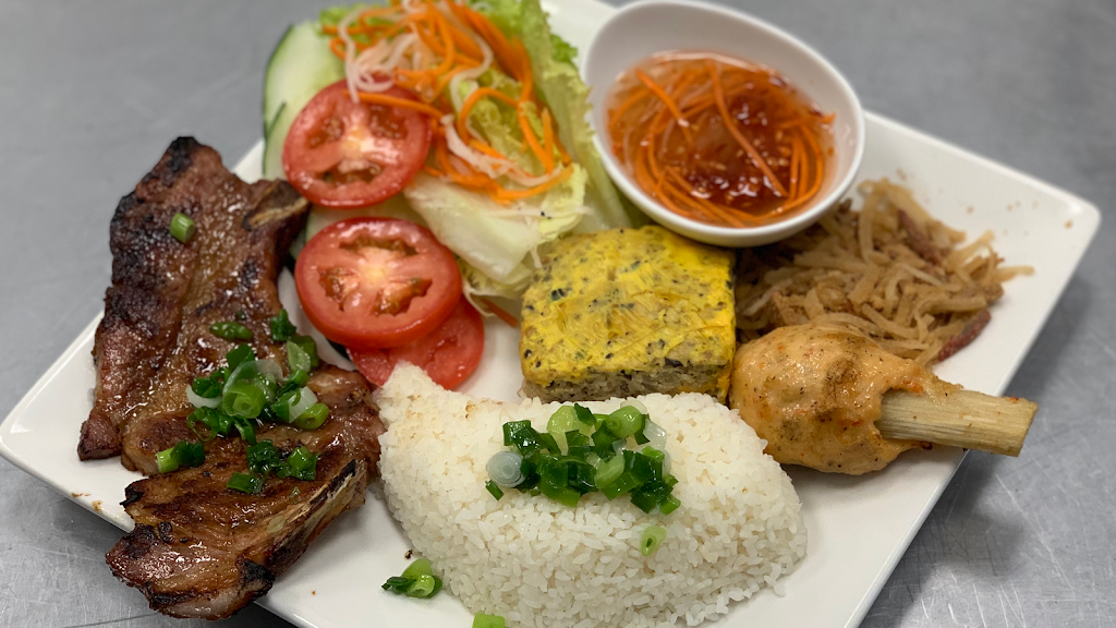 Saigon Pho | meal takeaway | 3222 W Bryn Mawr Ave, Chicago, IL 60659, USA | 7733096343 OR +1 773-309-6343