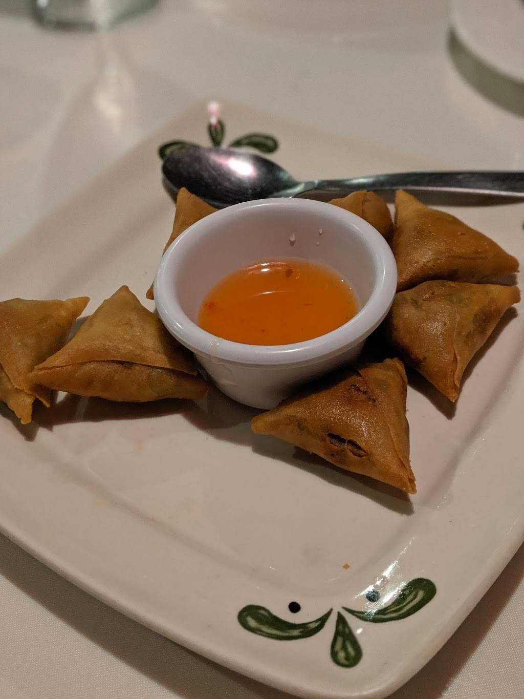 Giant of Siam | restaurant | 90 Main St, Nashua, NH 03060, USA | 6035952222 OR +1 603-595-2222