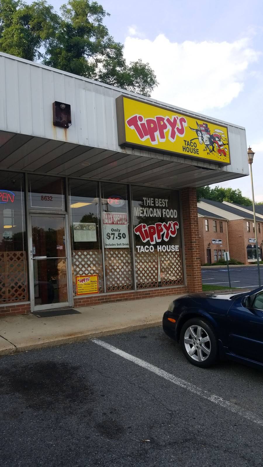 Tippys Taco House | restaurant | 8632 Lee Hwy, Fairfax, VA 22031, USA | 7035600511 OR +1 703-560-0511