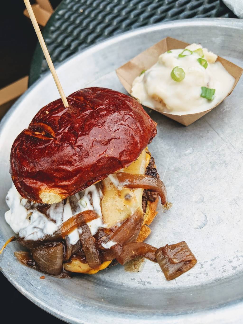 Ravina Bay Bar & Grill | restaurant | 231 E Durkee St, Wisconsin Dells, WI 53965, USA | 6086782226 OR +1 608-678-2226