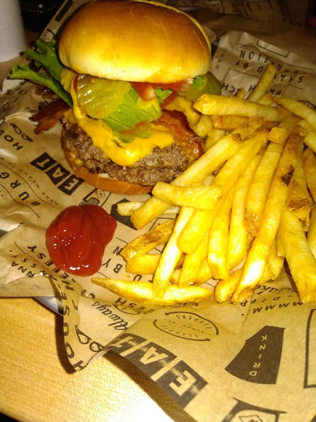 Wayback Burgers | restaurant | 505 E Tulare Ave, Tulare, CA 93274, USA | 5594675070 OR +1 559-467-5070