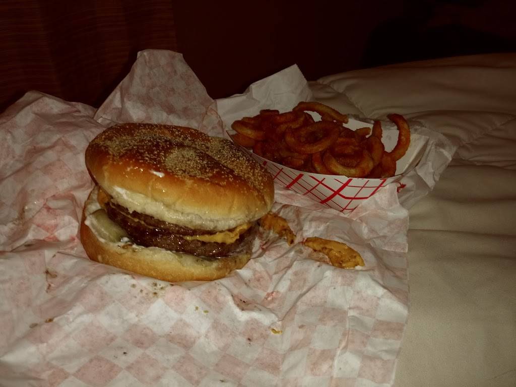 Maxs Burgers and Gyros | restaurant | 8240 Wornall Rd, Kansas City, MO 64114, USA | 8164446297 OR +1 816-444-6297