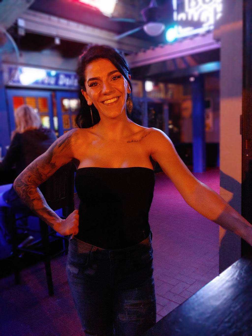 CB2 Fort Myers | restaurant | 11491 S Cleveland Ave, Fort Myers, FL 33907, USA | 2393135661 OR +1 239-313-5661