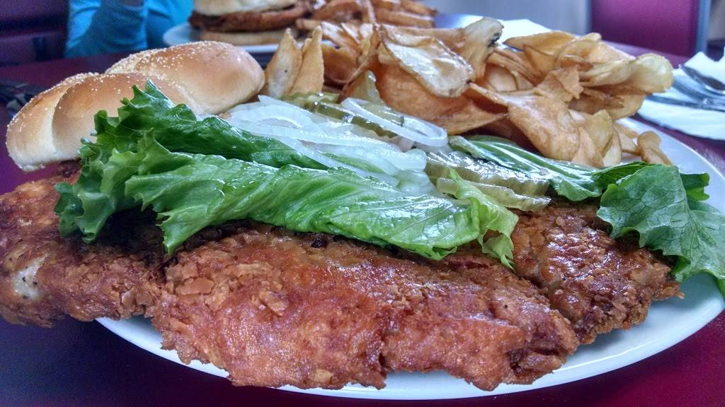 The Hungry Moose & Drunken Moose Lounge | restaurant | 4808 W Farmington Rd, Peoria, IL 61604, USA | 3092131407 OR +1 309-213-1407