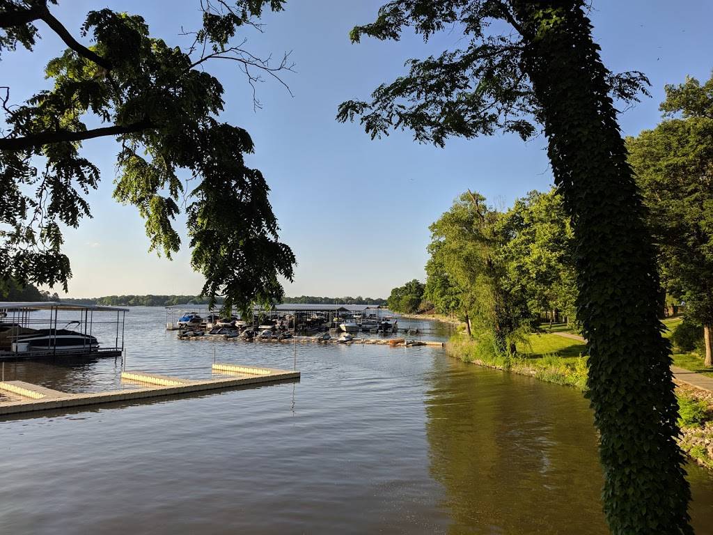 Sunsetters Waterfront Bar and Grill (Seasonal) | restaurant | 17 Waters Edge Blvd, Springfield, IL 62712, USA | 2174833625 OR +1 217-483-3625