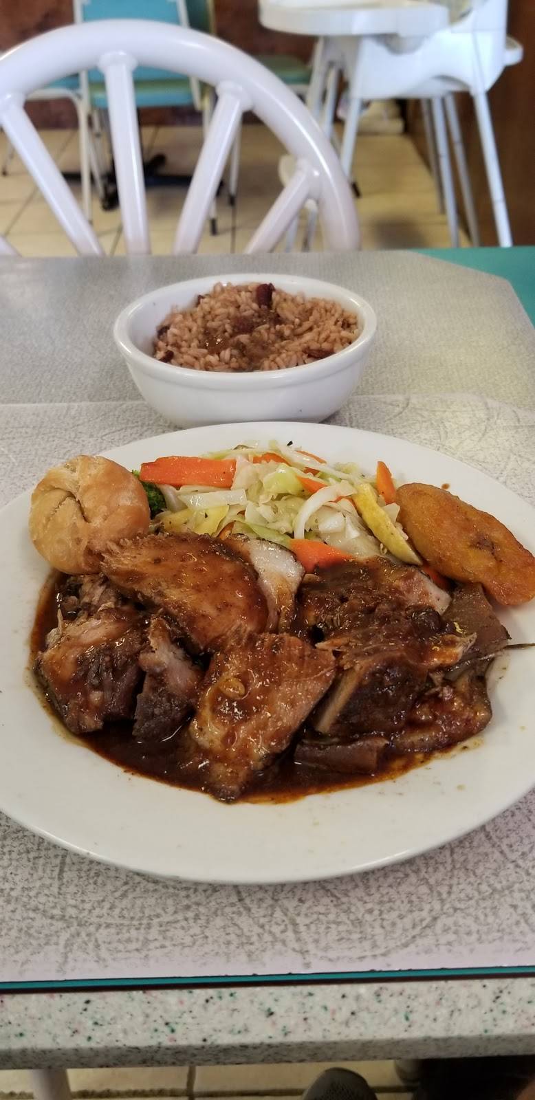 Taste of the Islands Restaurant | restaurant | 2231 34th St S, St. Petersburg, FL 33711, USA | 7273214157 OR +1 727-321-4157