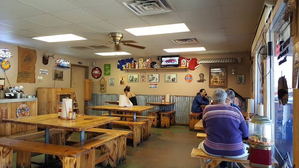 Spud Ranch | restaurant | 118 Common St, New Braunfels, TX 78130, USA | 8303874466 OR +1 830-387-4466