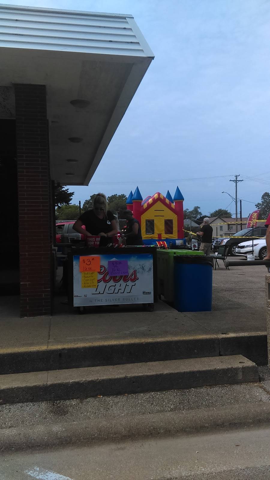 No Problem Pub | restaurant | 204 La Salle St, Tonica, IL 61370, USA | 8154423404 OR +1 815-442-3404