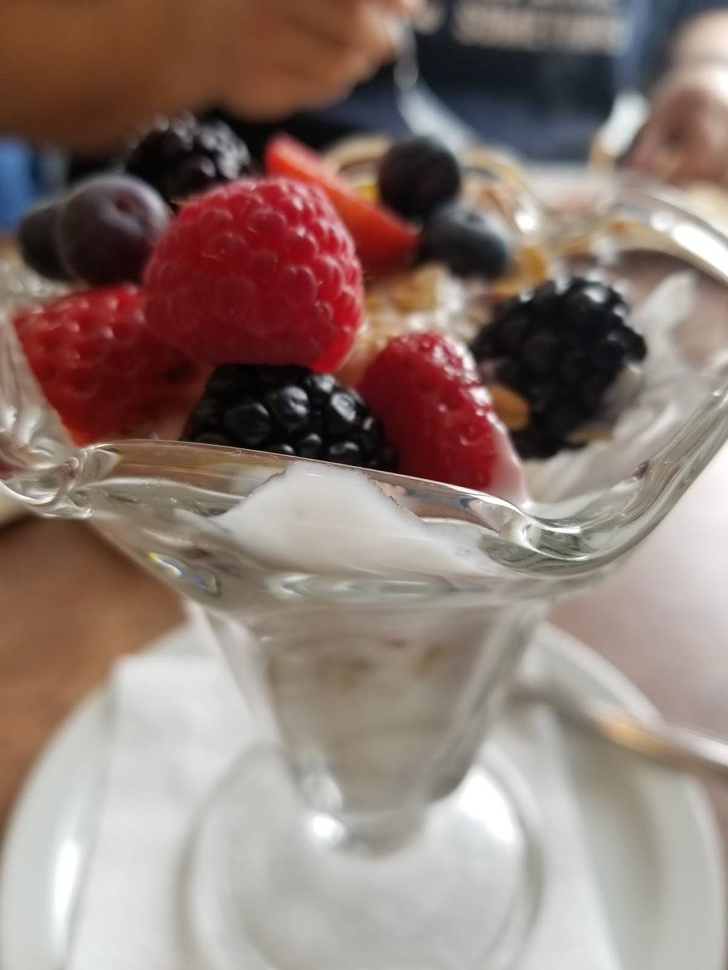 Donnellys | restaurant | 17915 Leslie St, Newmarket, ON L3Y 3E3, Canada | 9052355544 OR +1 905-235-5544