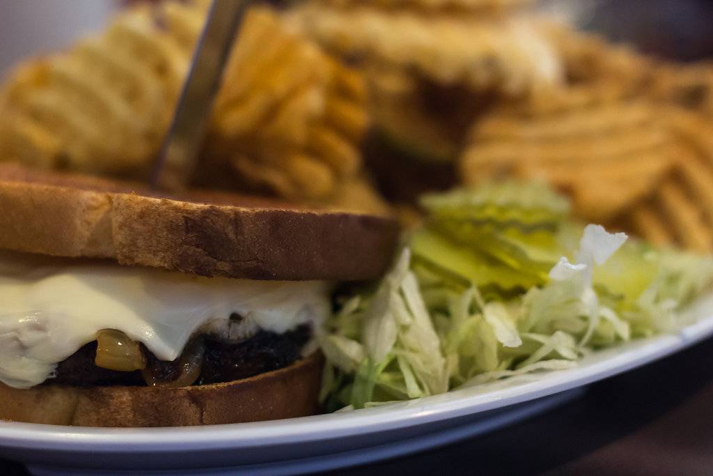 Friends Bar & Restaurant | restaurant | 236 2nd Ave S, Waite Park, MN 56387, USA | 3207743000 OR +1 320-774-3000