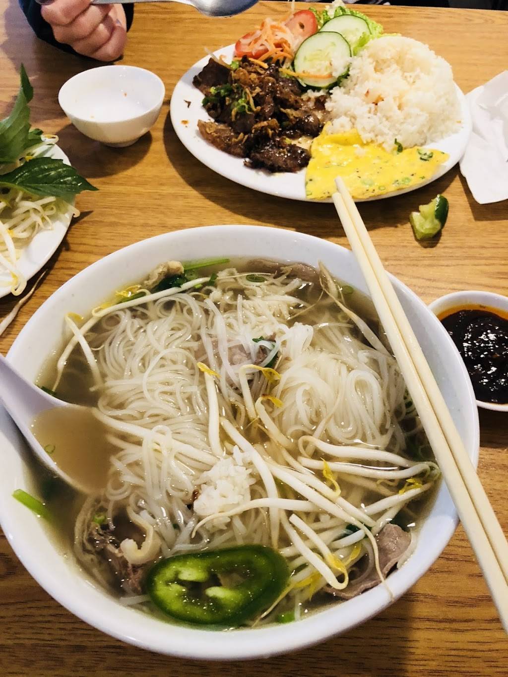 Pho Hoang Restaurant | restaurant | 13830 Lee Hwy #9, Centreville, VA 20120, USA | 7038303301 OR +1 703-830-3301