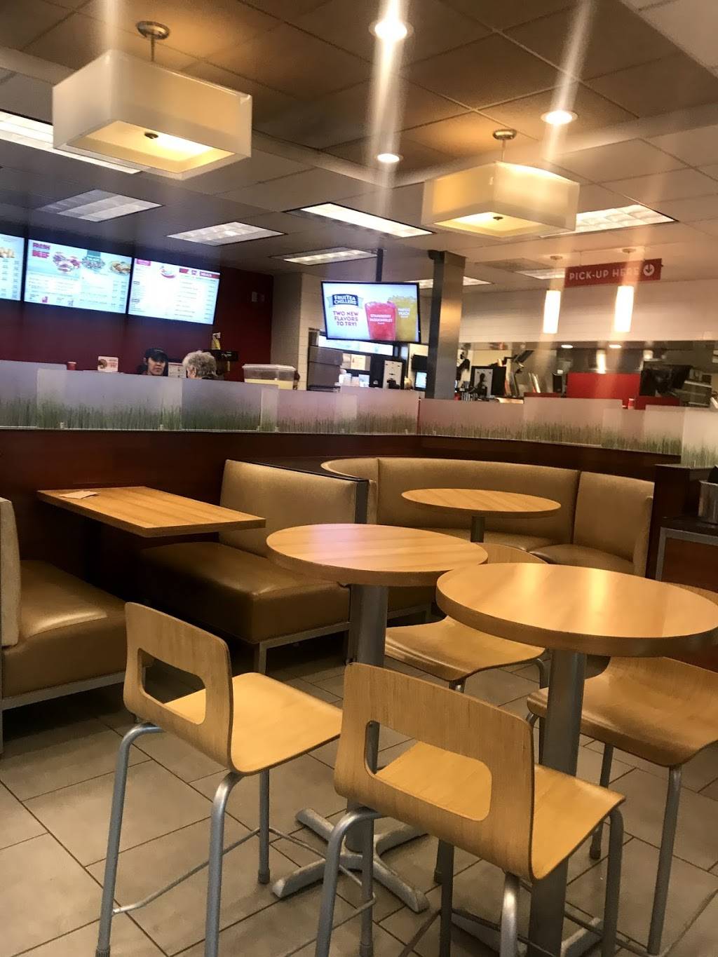 Wendys | restaurant | 2801 Virginia Ave, Collinsville, VA 24078, USA | 2766477557 OR +1 276-647-7557