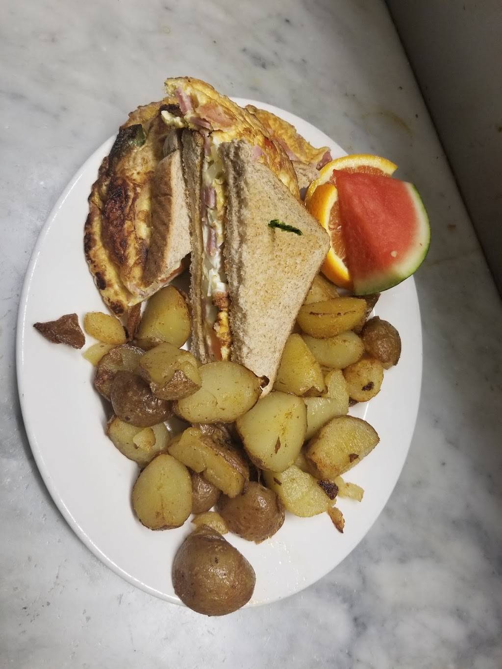 Yummy Tummy | restaurant | 1962 Eglinton Ave W, York, ON M6E 2J8, Canada | 4167820782 OR +1 416-782-0782