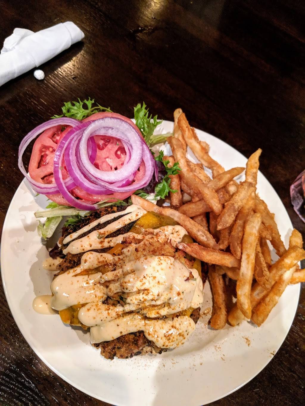 Roger Browns Restaurant and Sports Bar | restaurant | 316 High St, Portsmouth, VA 23704, USA | 7573995377 OR +1 757-399-5377