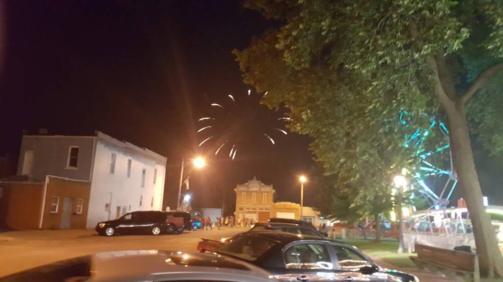 Grandmas Bar & Grill | restaurant | 420 E Park Row St, Henry, IL 61537, USA | 3093642263 OR +1 309-364-2263