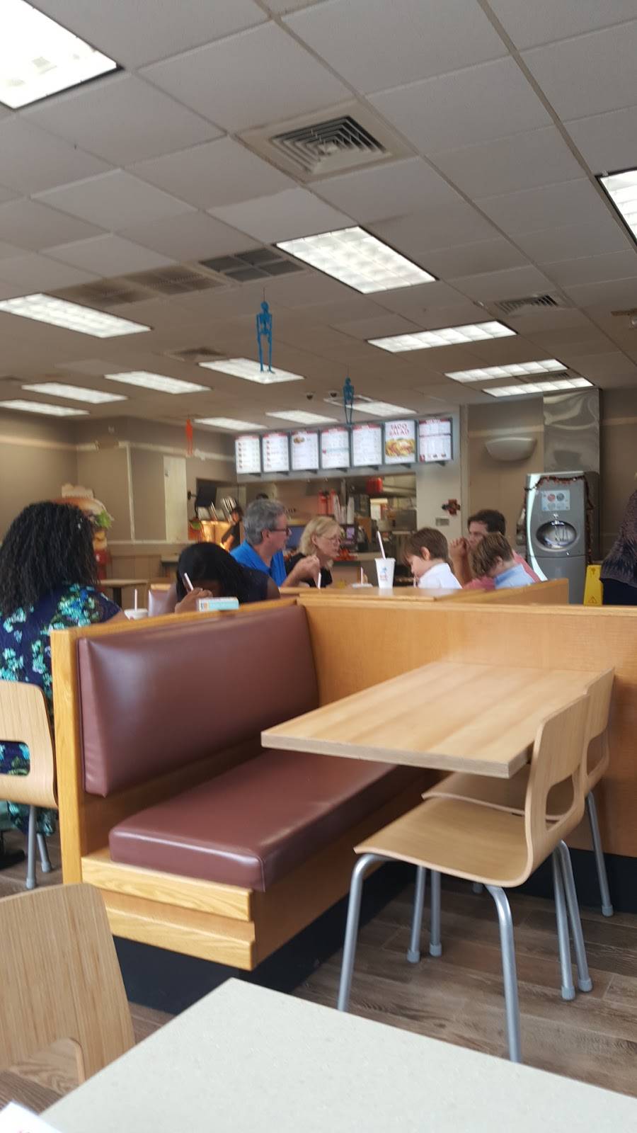 Wendys | restaurant | 18890 US-441, Mt Dora, FL 32757, USA | 3527355114 OR +1 352-735-5114