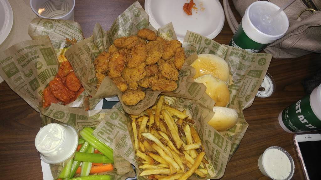 Wingstop | restaurant | 5049 Whittier Blvd, Los Angeles, CA 90022, USA | 3232649464 OR +1 323-264-9464