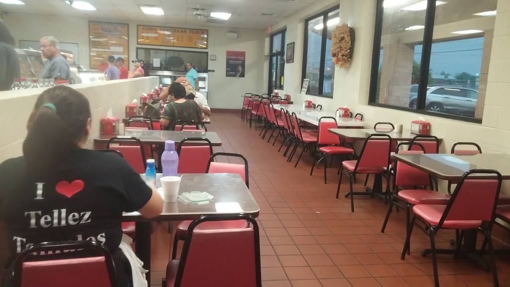 Tellez Tamales & Barbacoa | restaurant | 1737 S General McMullen Dr, San Antonio, TX 78237, USA | 2104331367 OR +1 210-433-1367