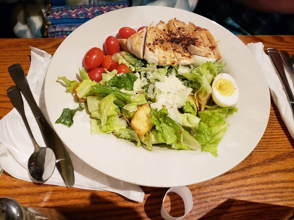 Cracker Barrel Old Country Store | restaurant | 4 Tower Way, Clifton Park, NY 12065, USA | 5183738156 OR +1 518-373-8156